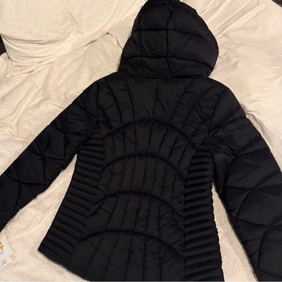 NWT Women’s Small DKNY Black Quilted Jacket with Hood - Picture 7 of 11